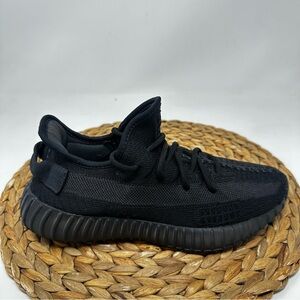 Adidas Yeezy Boost 350 V2 Sneakers Onyx Black Size 6.5 Men's, 7.5 Women's
